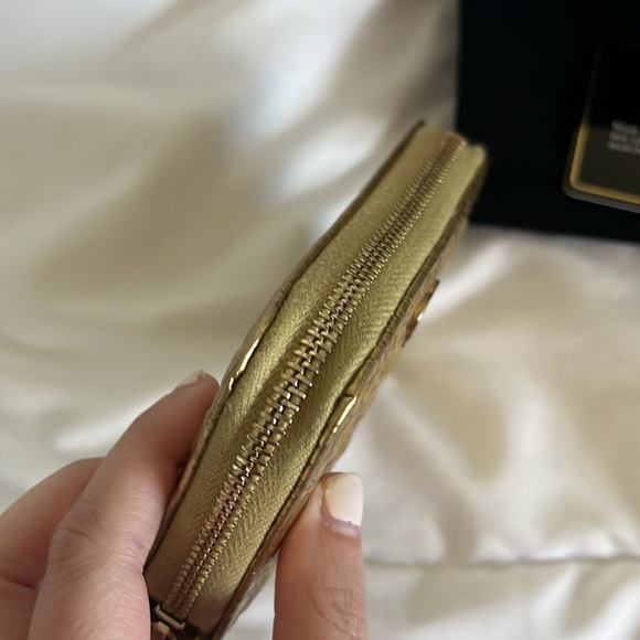 Chanel Egyptian Gold Croc Embossed Zip Around Card Holder - Picture 7 of 16